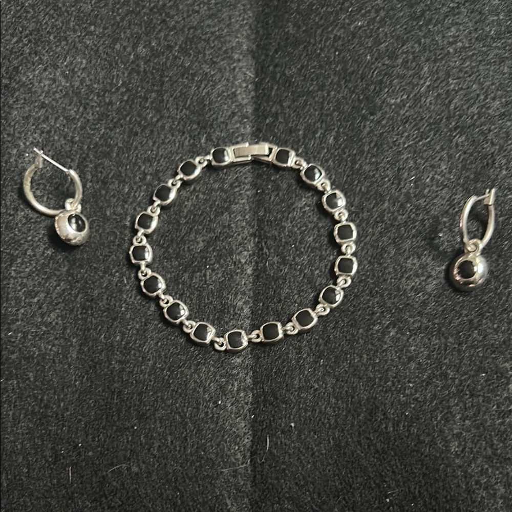Liz Claiborne Elegant Silver Jewelry Set